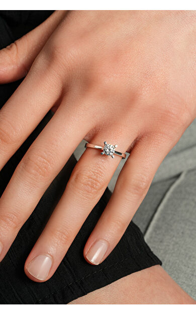 Kolyecik 8 Ayar Tektaş Yüzük