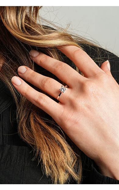 Kolyecik 8 Ayar Tektaş Yüzük