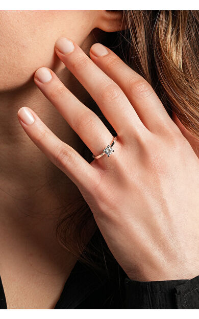 Kolyecik 8 Ayar Tektaş Yüzük