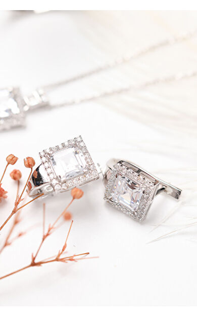 Kolyecik 14 Ayar Altın Kare Taşlı Baget Küpe