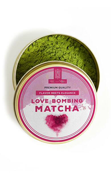 Mel and Mira Love Bombing Matcha Powder - Damiana &amp; Ginsengli Matcha Çayı, Destekleyici Özel Karışım