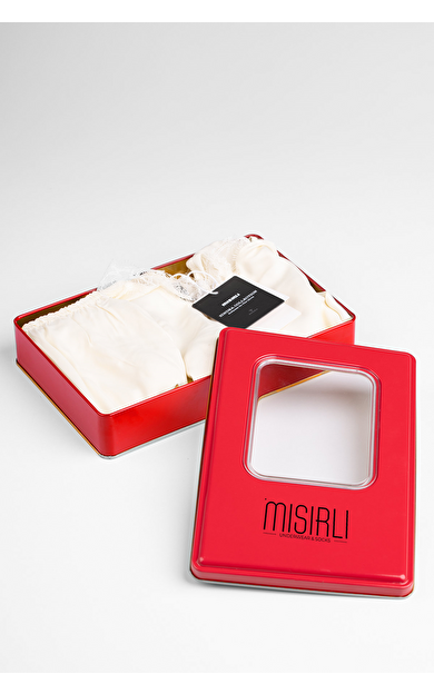 Kadın Ekru Dantelli Bambu Şort Takım Hediye Paketi