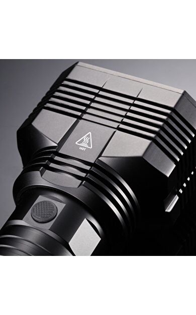 NITECORE EAX 2000 LUMEN  EL FENERI (8XAA)