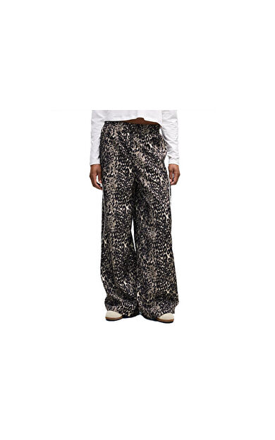 Puma PUMA SPORT ANIMAL AOP PANTS Kadın Günlük Eşofman Altı 69400581 Gri