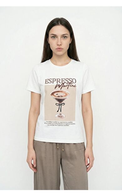 Quzu Baskı Nakış Detaylı Kadın T-shirt