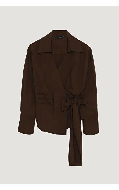 Quzu Önü Bağlama Detaylı Bluz