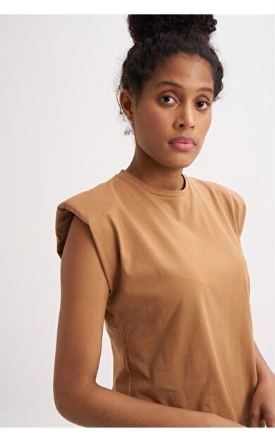 Quzu Vatkalı Kolsuz Kadın Tshirt 20Y18802