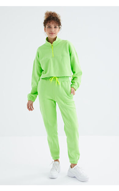 TommyLife Fıstık Yeşil Düşük Omuzlu Beli Büzgülü Yarım Boy Fermuarlı Oversıze Kadın Eşofman Takım - 95321