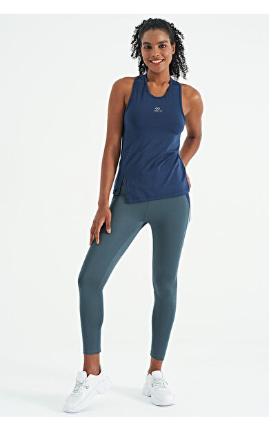 TommyLife İndigo Yırtmaç Detaylı O Yaka Sıfır Kollu Standart Kalıp Kadın Spor Atlet - 97256