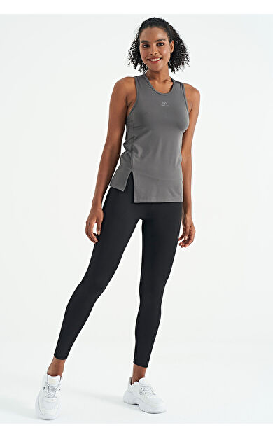 TommyLife Koyu Gri Yırtmaç Detaylı O Yaka Sıfır Kollu Standart Kalıp Kadın Spor Atlet - 97256