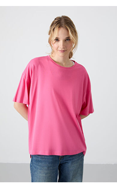 TommyLife Şeker Pembe Penye Modal Yumuşak Tuşeli Oversize Fit Basic Kadın T-Shirt- 97285