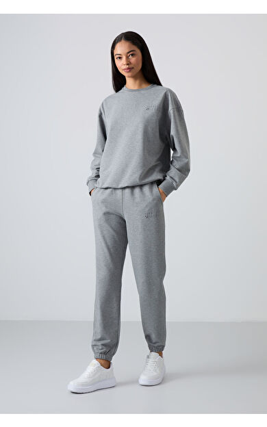 TommyLife Gri Melanj Basic Pamuklu O Yaka Oversize Lastik Paça Kadın Eşofman Takım - 95287
