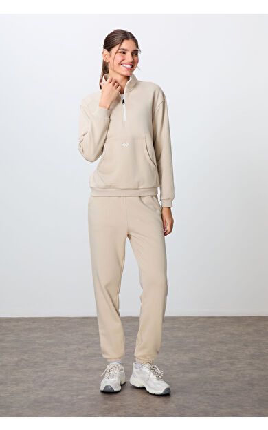 TommyLife Bej Kompakt Pamuklu Kalın Pürüzsüz Dokulu Dik Yaka Oversize Fit Kadın Eşofman Takım - 95342