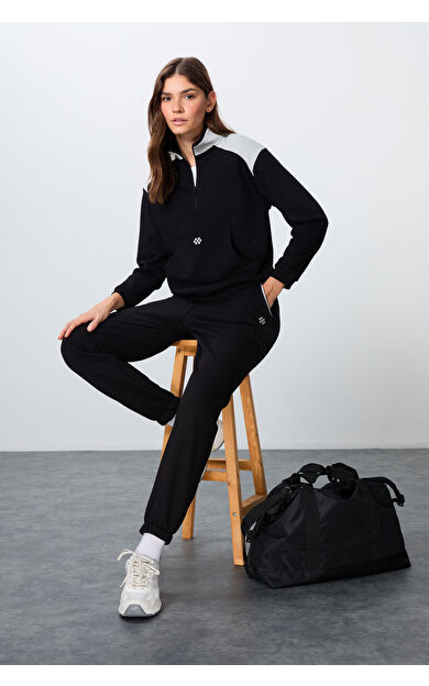 TommyLife Siyah Kompakt Pamuklu Kalın Pürüzsüz Dokulu Dik Yaka Oversize Fit Kadın Eşofman Takım - 95342