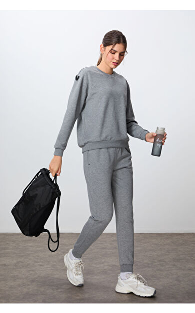 TommyLife Gri Melanj Kompakt Pamuklu Kalın Pürüzsüz Dokulu O Yaka Oversize Fit Kadın Eşofman Takım - 95341