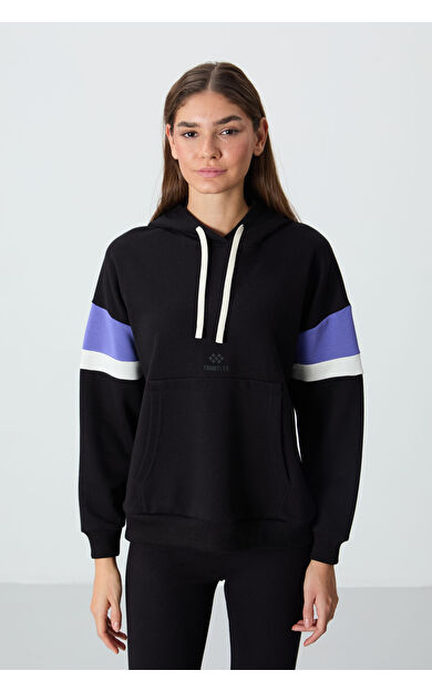 TommyLife Siyah Kompakt Pamuklu Kalın Pürüzsüz Dokulu Kapüşonlu Oversize Fit Kadın Sweatshirt - 97290
