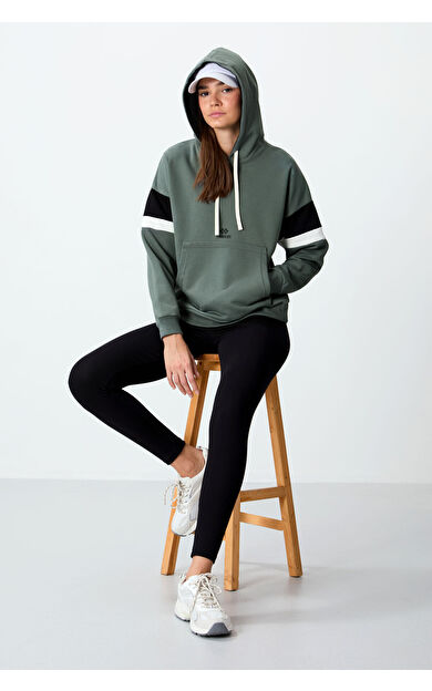 TommyLife Haki Kompakt Pamuklu Kalın Pürüzsüz Dokulu Kapüşonlu Oversize Fit Kadın Sweatshirt - 97290