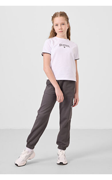 TommyLife Beyaz-Koyu Gri O Yaka Baskılı Lastik Paça Kargo Cepli Kız Çocuk Eşofman Takım - 75173