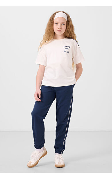 Ekru-Parlament O Yaka Baskılı Lastik Paçalı Standart Fit Kız Çocuk Eşofman Takım - 75186