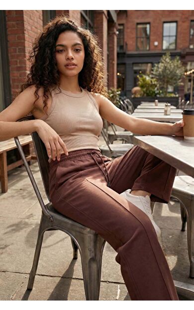 Kahverengi Yumuşak Dokulu Cepli Ön Dikiş Detaylı Kadın Palazzo Pantolon - 94670