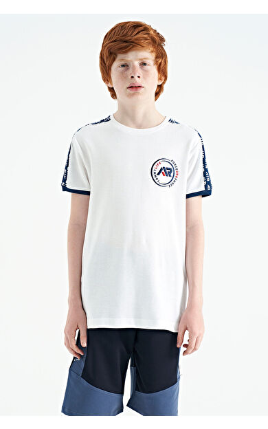 Beyaz Omuz Baskı Detaylı Standart Kalıp O Yaka Erkek Çocuk T-Shirt - 11121