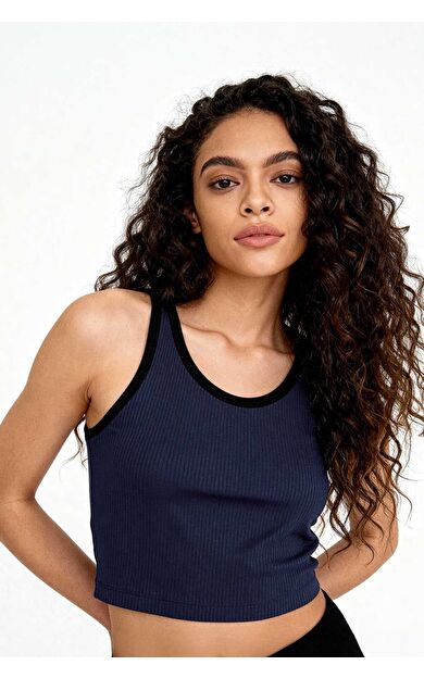 İndigo Basic Sıfır Kol Dar Kalıp U Yaka Kadın Crop Top Atlet - 97160