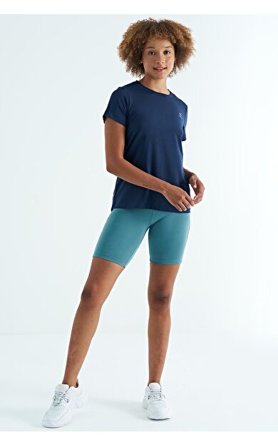 İndigo Sırt Yırtmaç Detaylı O Yaka Kısa Kollu Standart Kalıp Kadın T-Shirt - 97267