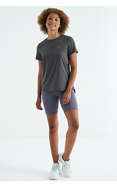 Koyu Gri Sırt Yırtmaç Detaylı O Yaka Kısa Kollu Standart Kalıp Kadın T-Shirt - 97267