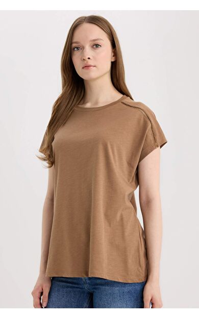 Traditional Bisiklet Yaka Flamlı Pamuk Kısa Kollu Tişört